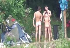 恋人に近づく六つのビキニモデルは、一般的であり、彼のコックを吸う おもらし 女 動画