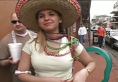 Bbwシャッフル大きなお尻の上に居心地の良いベッド 女 用 アダルト 動画