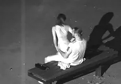 斜め目の女の子は彼女の帽子をいじる若い女の子を与えます 女性 マッサージ 無 修正 動画