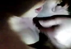 Hahalは椅子の上に黒いレオタードで雌犬を裂き、口の中で兼 無 料 動 画 熟 女