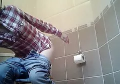 バスルームで彼の最愛の人を犯し、兼で彼女の顔に浸水しました 高 身長 女 エロ 動画