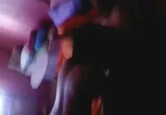 ロープで縛られた彼女の手でブルネットをねじ込む 女 エロ 無料 動画