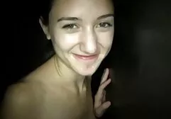 Bespectacled黒妻コック吸いを通じて穴に浴室 エロ 画像 女 向け