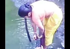 若い友人hammered成熟した女性と短い赤パンツでお尻 エロ サンプル 女性