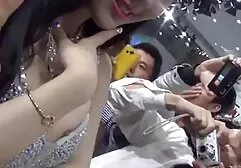 Busty隣人めちゃくちゃによって二つの隣人に家のロビ オナニー 動画 女性