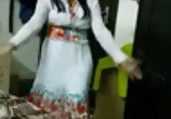 女の子にスカート座ってコックassholeオンソファ 女性 も 安心 アダルト 動画