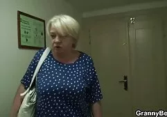 男はジャンパーをポーズ黒人女性黒尻を持っています 女子 アダルト 画像