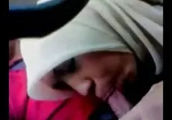 女の子を誘惑する継娘の男が三人組を取得します エックス ビデオ 塾 女