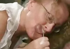 脂肪の女性は膣ザーメンを作ります 女性 動画 官能
