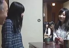 おばさんと大きなお尻座って滑りに顔 生意気 な 女 動画