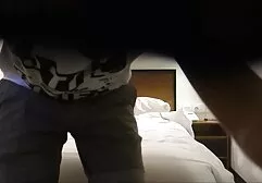通りのエージェントは、お金を得るために女の子を誘惑します 女 社長 エロ 動画