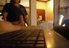 パンティーなしでカフェで男と配信 エロ 動画 女性 マッサージ 師