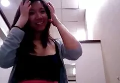 タトゥーマッチョ、スキニーネックレスを身に着けて、バレルを集中 女子 教師 エロ 動画